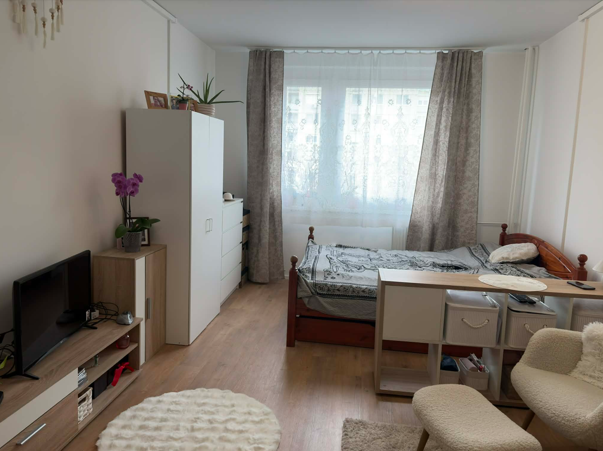 Nikoletta és a család / otthon